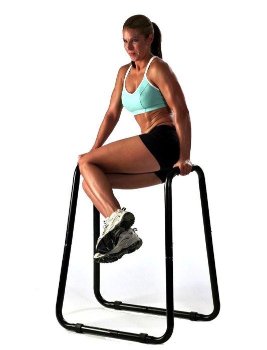 The lightweight frame can be adjusted to 2 different width settings