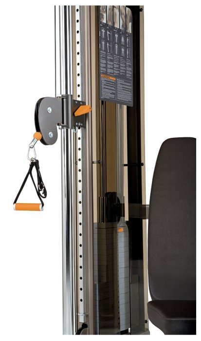 The lower pulley height settings combine with the ankle attachment to provide lower body isolation exercises