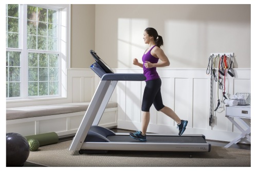 10 preset workout programs and 17 degrees of incline ensure challenging workouts for people of all fitness levels