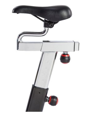Multiple grip positions are available thanks to the ergonomically designed handlebars