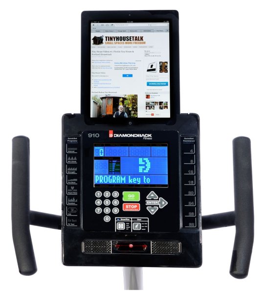 The 910SR console offers some significant upgrades over the earlier 510IC model
