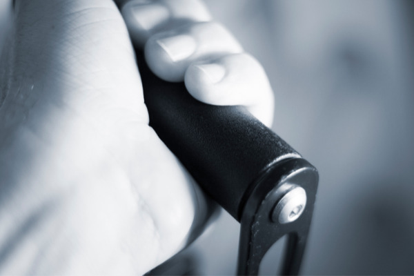 Hand clutching cable handle