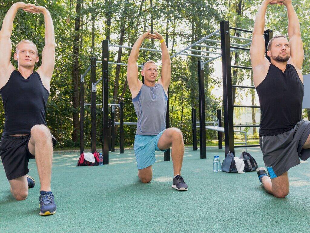 a group of people performing lunges 