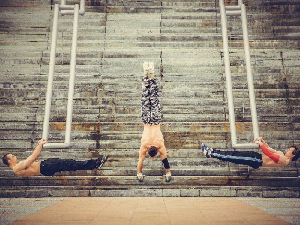 men performing static calisthenics workouts