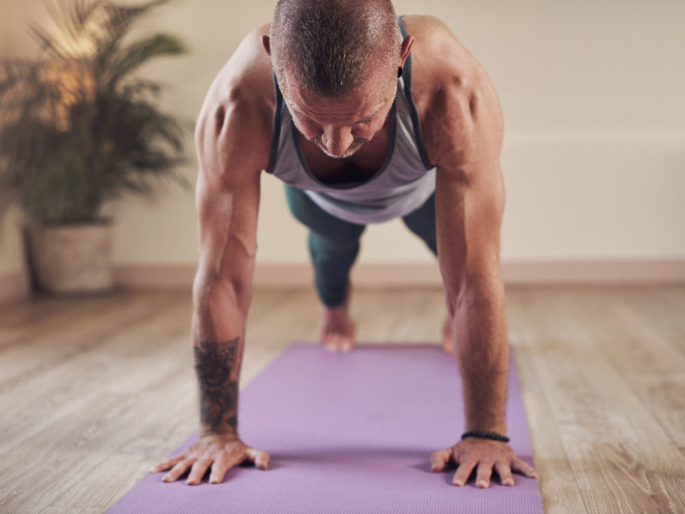 man doing calisthenics workout