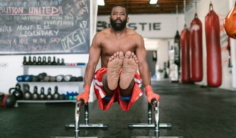 man doing dip at gym