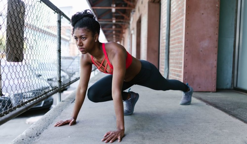 woman doing lunges