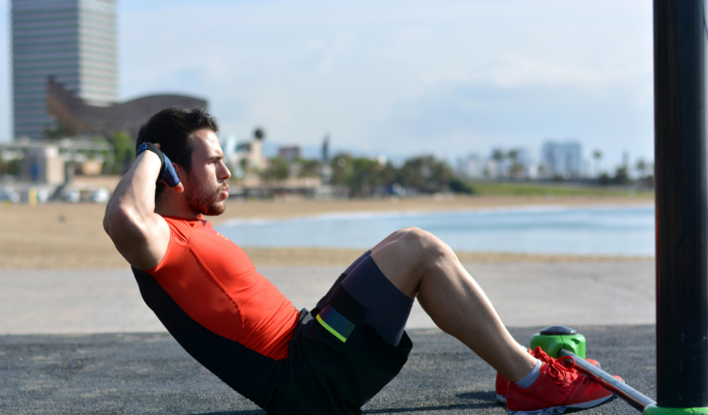 Man doing crunch